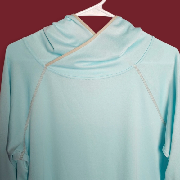 Patagonia Women's Light Blue Hoodie - Picture 9 of 11